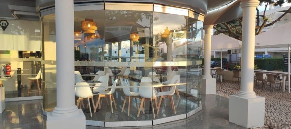 451m² Commercial property in Quarteira, Portugal No. 245420 3