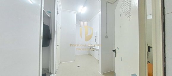 451m² Commercial property in Quarteira, Portugal No. 245420 32