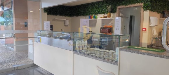 451m² Commercial property in Quarteira, Portugal No. 245420 10