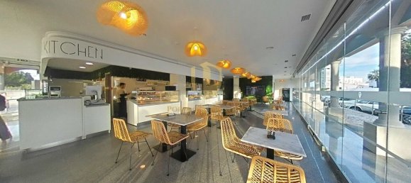 451m² Commercial property in Quarteira, Portugal No. 245420 6