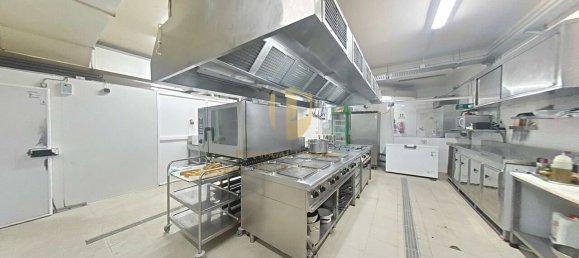 451m² Commercial property in Quarteira, Portugal No. 245420 7