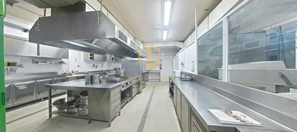 451m² Commercial property in Quarteira, Portugal No. 245420 13