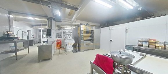 451m² Commercial property in Quarteira, Portugal No. 245420 12