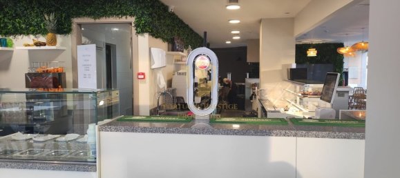 451m² Commercial property in Quarteira, Portugal No. 245420 11