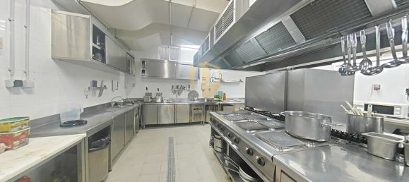 451m² Commercial property in Quarteira, Portugal No. 245420 18