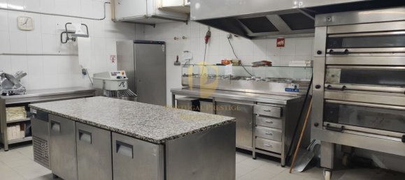 451m² Commercial property in Quarteira, Portugal No. 245420 17