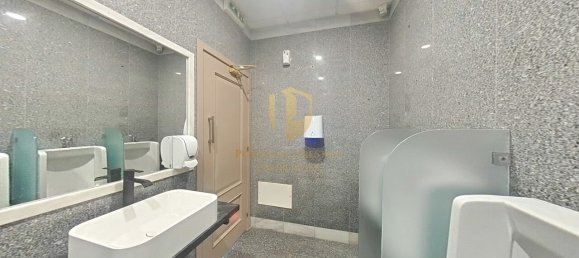 451m² Commercial property in Quarteira, Portugal No. 245420 33