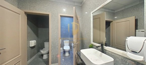 451m² Commercial property in Quarteira, Portugal No. 245420 34