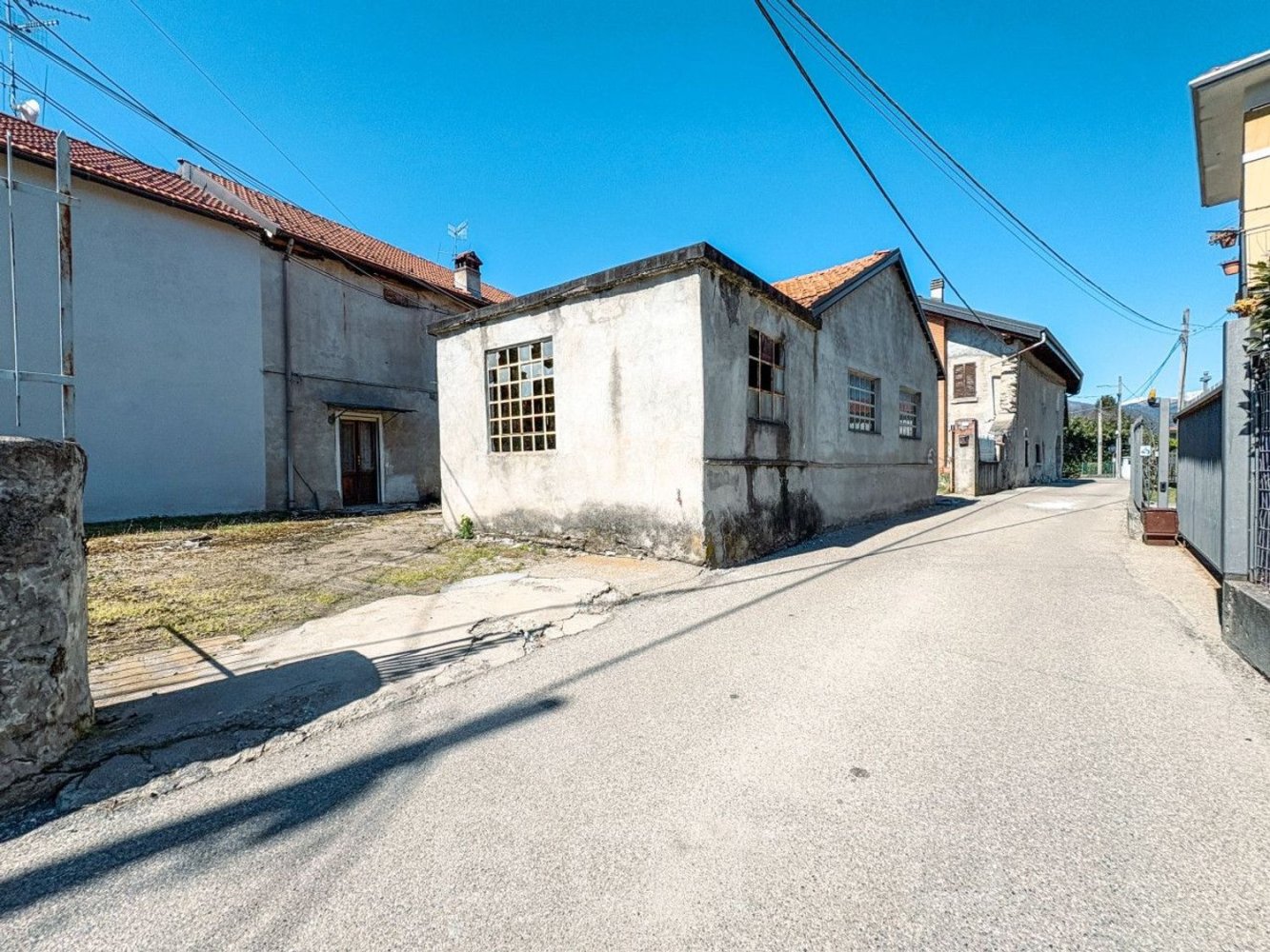 Propriété commerciale à San Maurizio d'Opaglio, Italy 200m² No. 379716