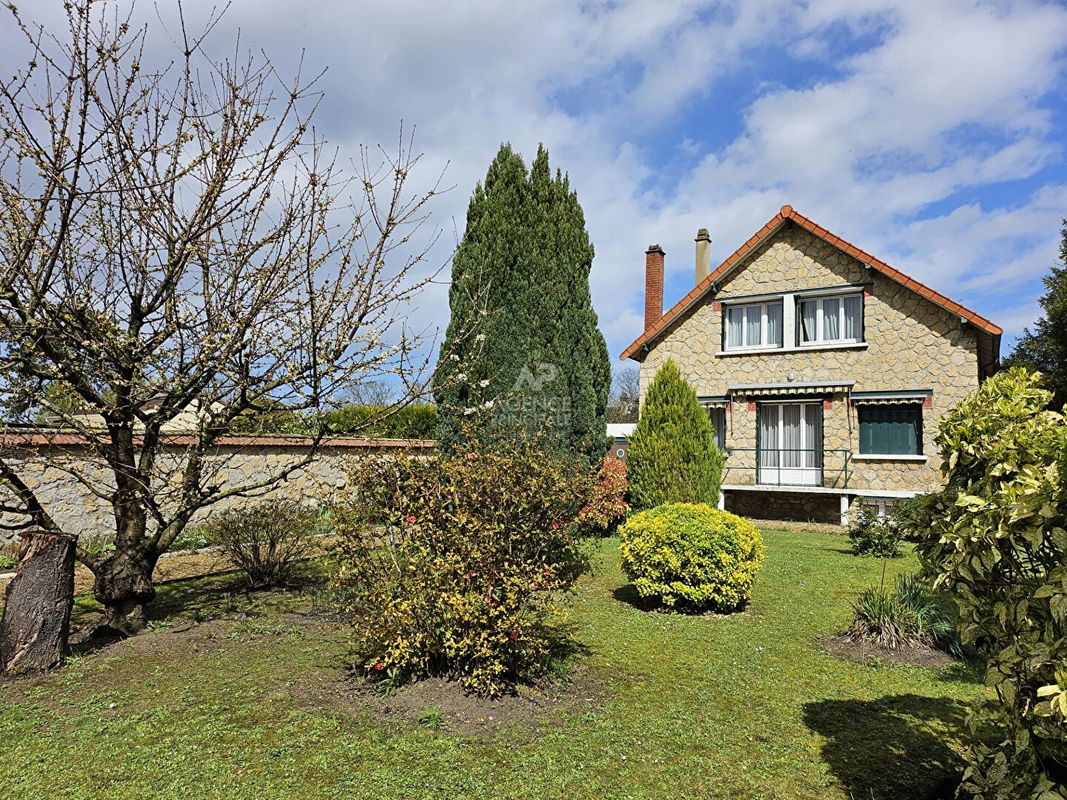 Casa de 3 dormitorios en Saint-Ouen-l'Aumone, France No. 174636