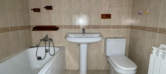 Apartamento de 4 dormitorios en León, Spain No. 114820 12