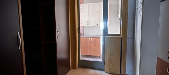 Apartamento de 4 dormitorios en León, Spain No. 114820 11