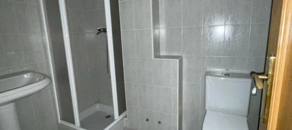 Apartamento de 4 dormitorios en León, Spain No. 114820 13