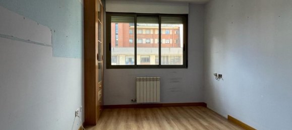 Apartamento de 4 dormitorios en León, Spain No. 114820 17
