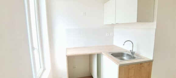 1 bedroom Apartment in Aubervilliers, France No. 320545 3