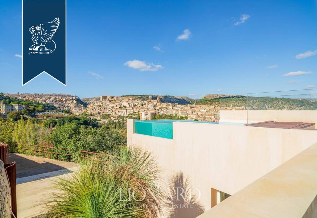 3 bedrooms Villa in Ragusa, Italy No. 327017