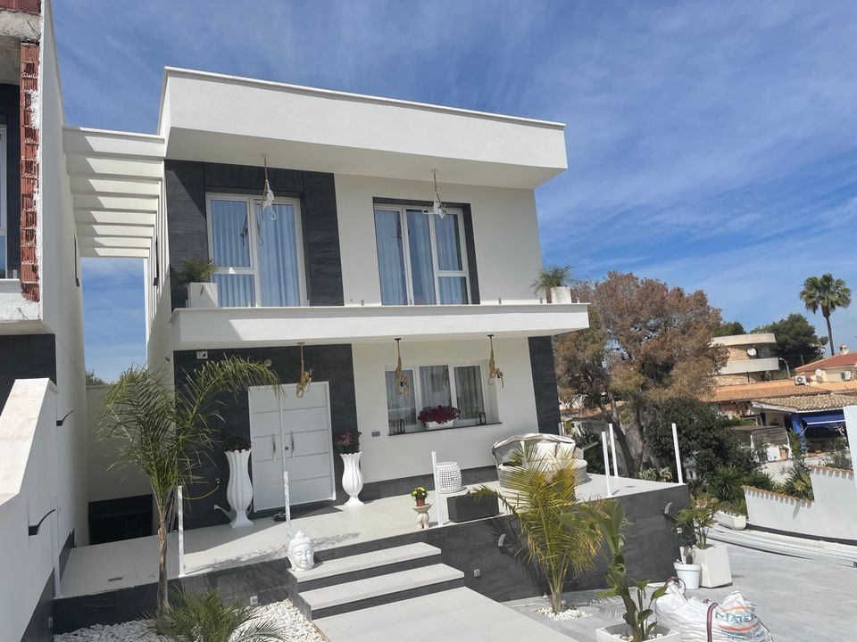 4 bedrooms Villa in Torrevieja, Spain No. 176616