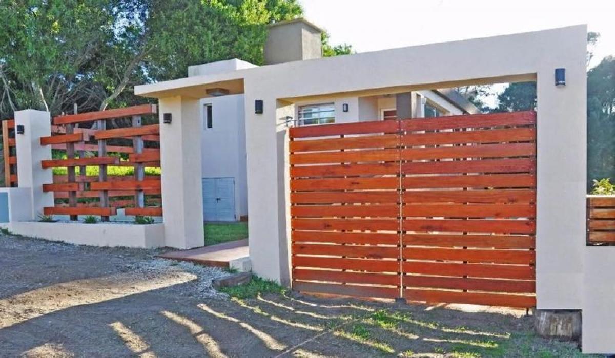 Casa de 3 dormitorios en Mar del Plata, Argentina No. 99025