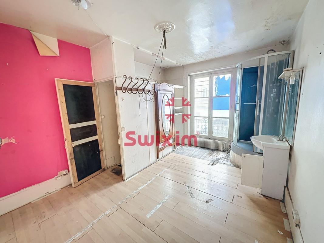 66m² Commercial property in Paris, France No. 167210