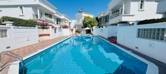 Villa de 4 dormitorios en Umm Suqeim, UAE No. 108702 2