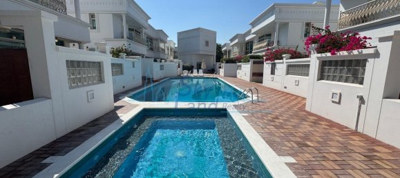 Villa de 4 dormitorios en Umm Suqeim, UAE No. 108702 23