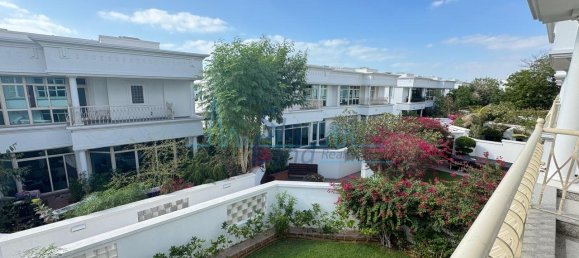 Villa de 4 dormitorios en Umm Suqeim, UAE No. 108702 3