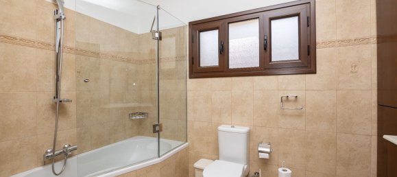 5 bedrooms Villa in Oroklini, Cyprus No. 22813 12