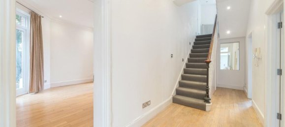 5 bedrooms House in London, United Kingdom No. 5341 40