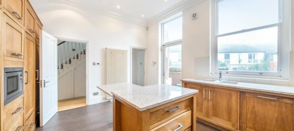 5 bedrooms House in London, United Kingdom No. 5341 8