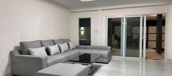 4 bedrooms Villa in Pattaya, Thailand No. 22427 2