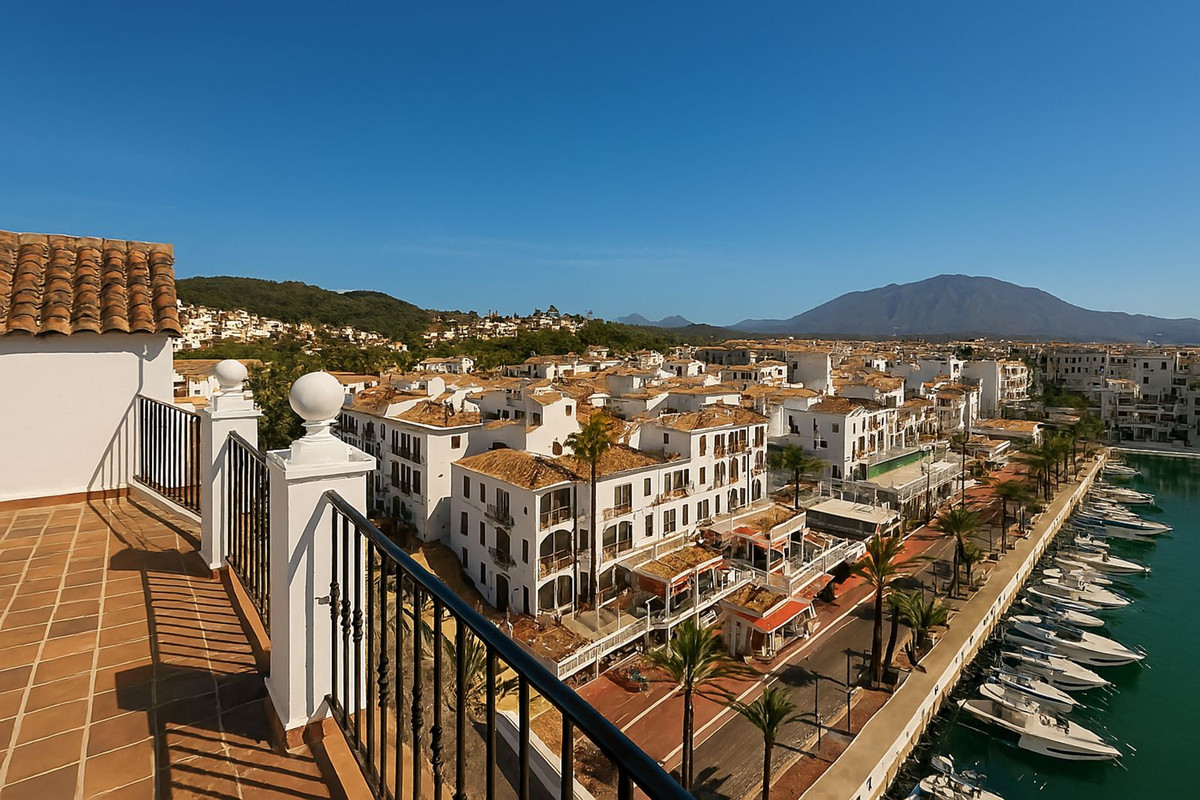 4 Schlafzimmer Penthouse in La Duquesa, Spain, Nr. 247519