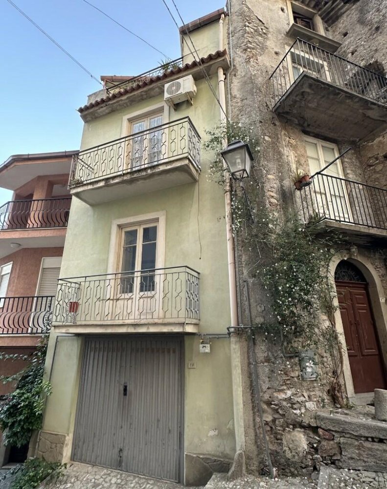 2 bedrooms Townhouse in Novara di Sicilia, Italy No. 68972