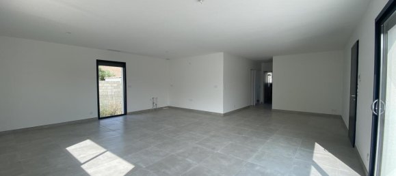 Дом с 3 спальнями в Сериньян, Франция № 16993 3