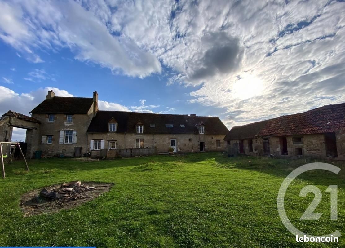 6 bedrooms House in Donnery, France No. 65226