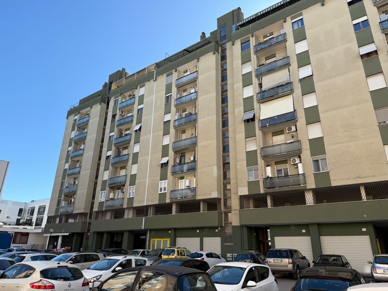 3 rooms Apartment in Rome, Italy No. 189074