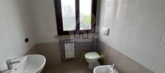 2-salle Appartement à Castiraga Vidardo, Italy No. 30322 8