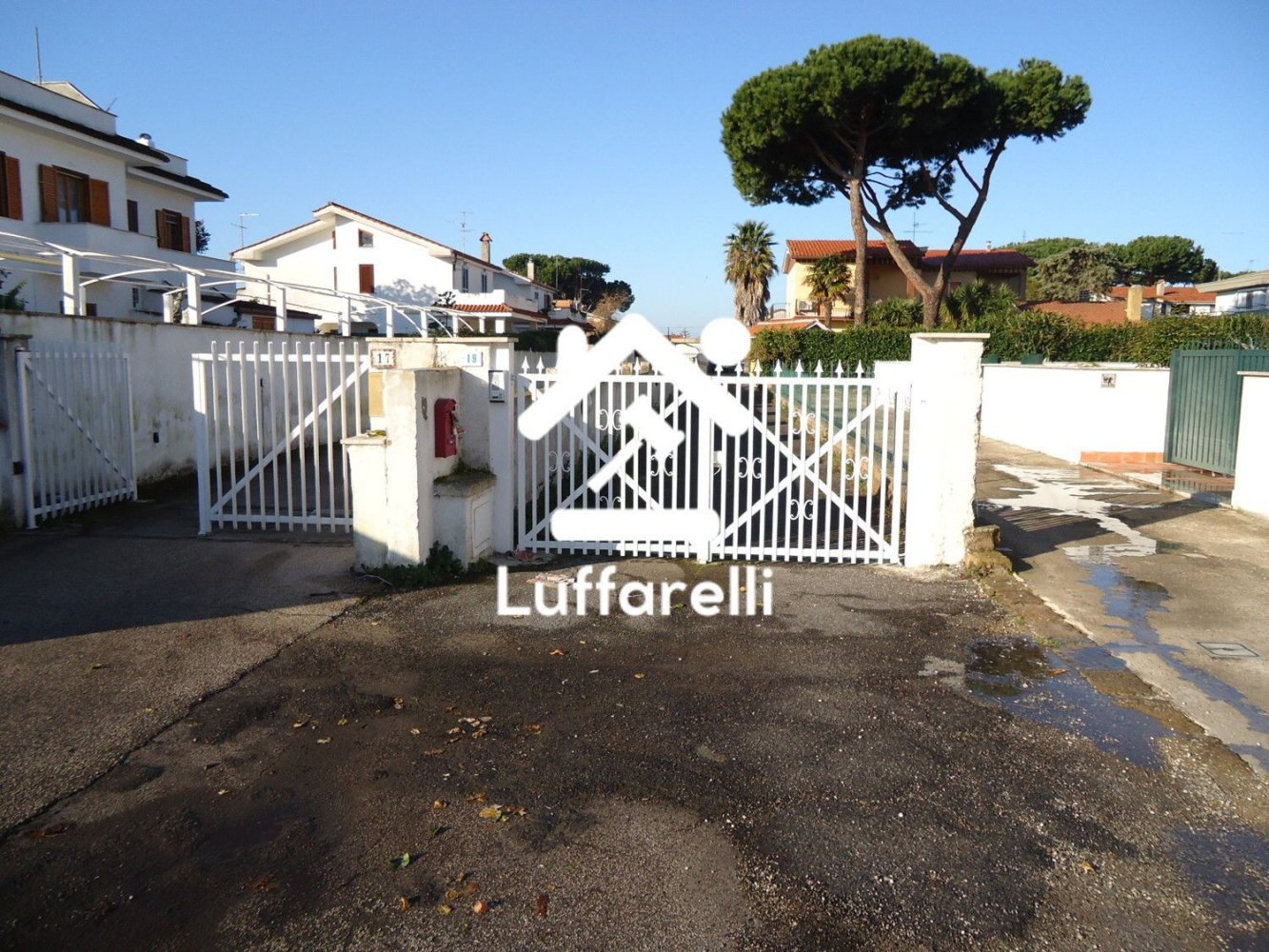 6 rooms House in Anzio, Italy No. 205659