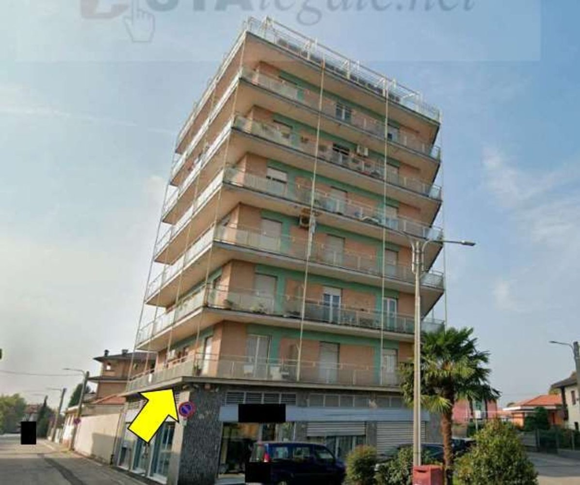 3 rooms Apartment in Busto Arsizio, Italy No. 9756