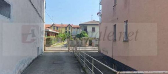 3 rooms Apartment in Busto Arsizio, Italy No. 9756 4