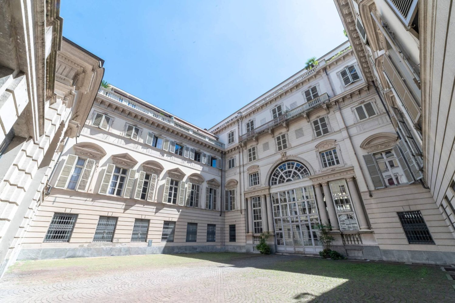 2 bedrooms Apartment in Turin, Italy No. 371596