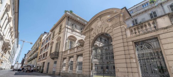 2 bedrooms Apartment in Turin, Italy No. 371596 2