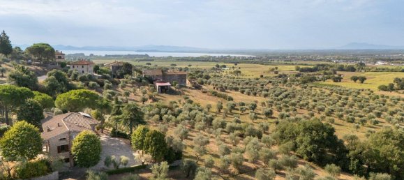 12 rooms Villa in Cortona, Italy No. 54138 3