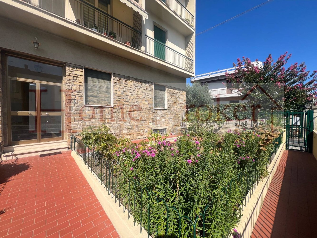 2 bedrooms Apartment in Florence, Italy No. 283287