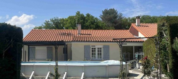 3 bedrooms House in Confolens, France No. 343842 10