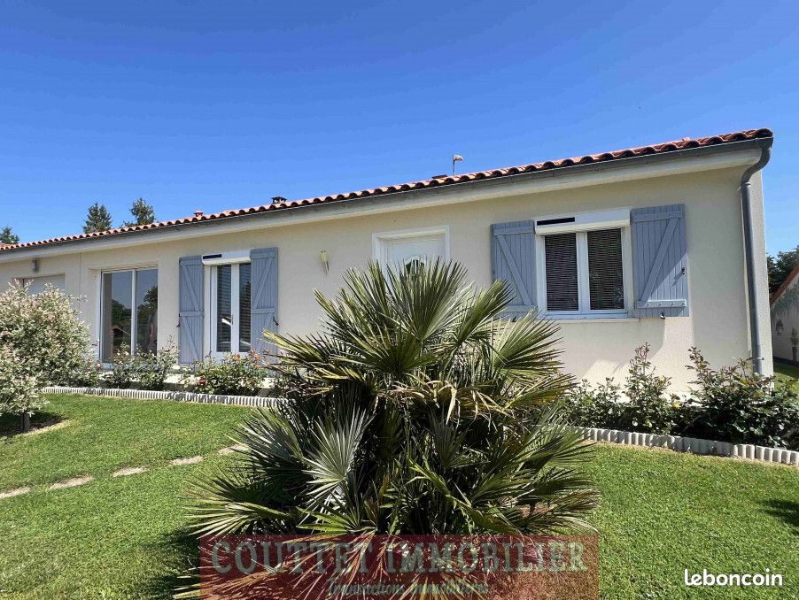 3 bedrooms House in Confolens, France No. 343842