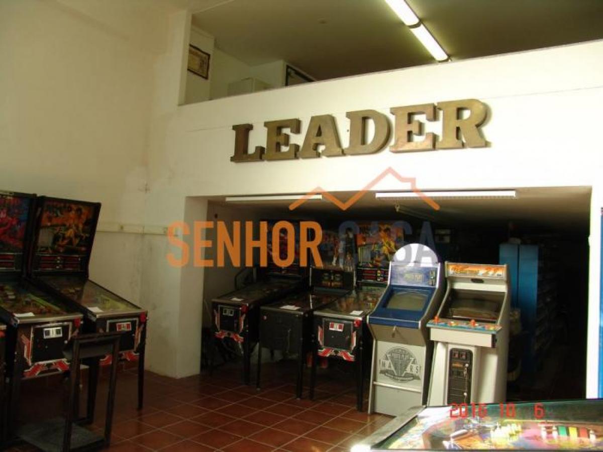 Laden in Porto, Portugal 428m², Nr. 8164