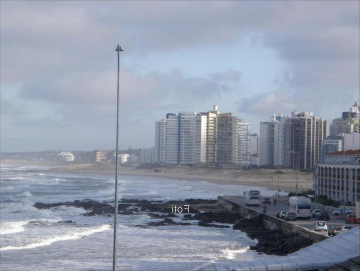 2 bedrooms Apartment in Punta del Este, Uruguay No. 8392