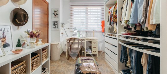 6 bedrooms House in La Pobla de Vallbona, Spain No. 157614 2