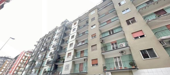 Apartamento de 4 habitaciónes en Bari, Italy No. 29138 27