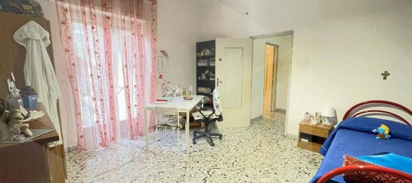 Apartamento de 4 habitaciónes en Bari, Italy No. 29138 4